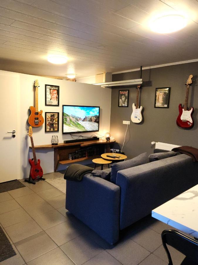 Apartment Seven 7 *